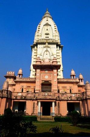Téléchargez les photos : Nouveau temple Vishwanath, Banaras Hindu University construit par Birlas, Varanasi, Uttar Pradesh, Inde - en image libre de droit