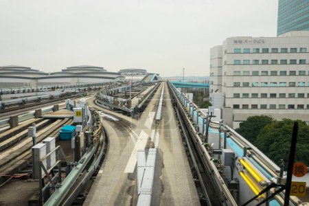 Téléchargez les photos : Chemins de fer surélevés de trains de métro, tokyo, Japon - en image libre de droit