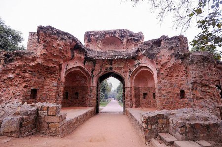 Blick auf den arabischen Saray Darwaza im Humayun-Grab; Delhi; Indien