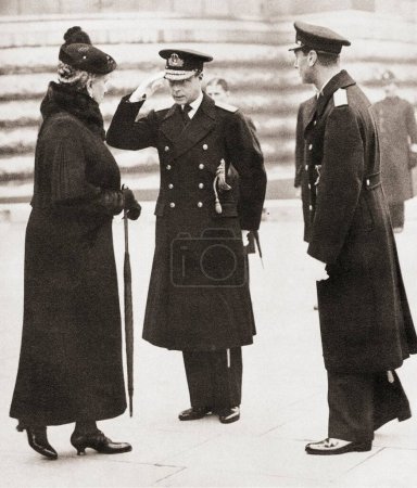 Téléchargez les photos : Vieille photo vintage du roi Édouard VIII salue la mère Marie de Teck 1936 - en image libre de droit
