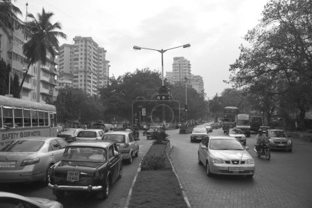 Téléchargez les photos : Traffic at street deepak suryakant jog chowk, Colaba, Cuffe Parade, Bombay Mumbai, Maharashtra, Inde 11-Janvier-2010 - en image libre de droit