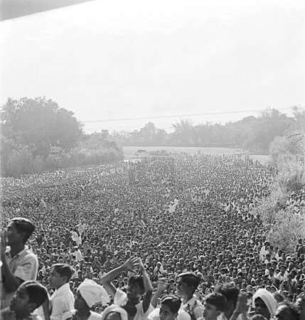 Photo for The crowd is eager to get a glimpse of the Mahatma at Chennai, Tamil Nadu, India, 1946 - Royalty Free Image