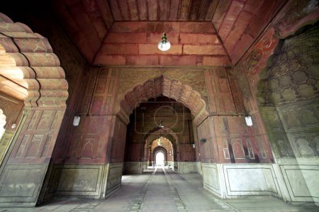 Téléchargez les photos : Namaz à la mosquée Jama Masjid, Old Delhi, Inde - en image libre de droit