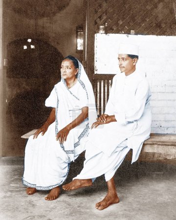 Foto de Kasturba Gandhi con su hijo Ramdas, India, Asia, 1920 - Imagen libre de derechos