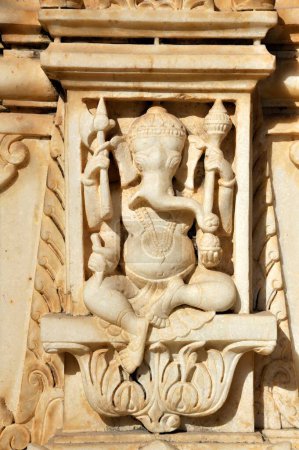 statue ganesha sur cénotaphe chhatri tombe royale à ahar in udaipur rajasthan Inde Asie