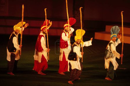 Téléchargez les photos : Danse folklorique Bhangra, punjab, Inde - en image libre de droit