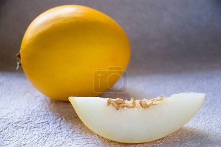 Obst, Casaba Melone auf weißem Hintergrund
