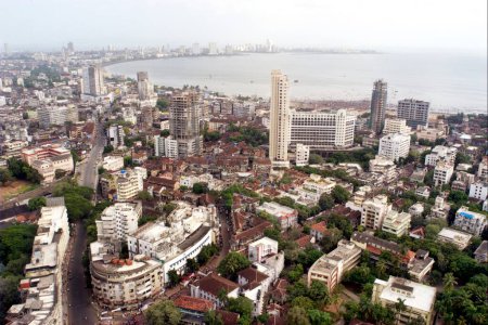 Téléchargez les photos : Vue aérienne de Girgaon chowpatty et Marin Drive ; Bombay Mumbai ; Maharashtra ; Inde - en image libre de droit