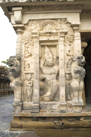 Téléchargez les photos : Temple Kailasanatha en grès construit par le roi Pallava Narasimhavarman & son Mahendra huit siècle à Kanchipuram ; Tamil Nadu ; Inde - en image libre de droit