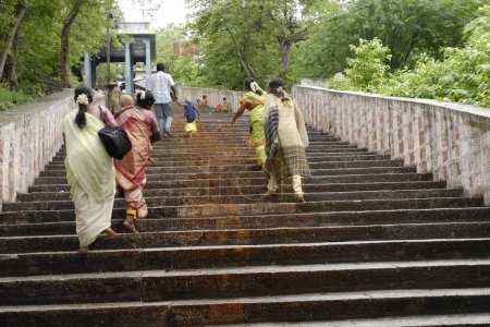 Téléchargez les photos : Étapes menant au temple Subrahmanya, Tirutani, Tamil Nadu, Inde - en image libre de droit