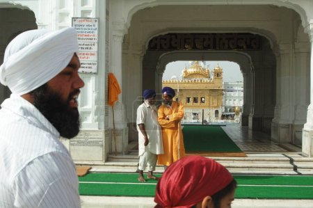 Téléchargez les photos : Entrée du temple d'or, Amritsar, Punjab, Inde - en image libre de droit