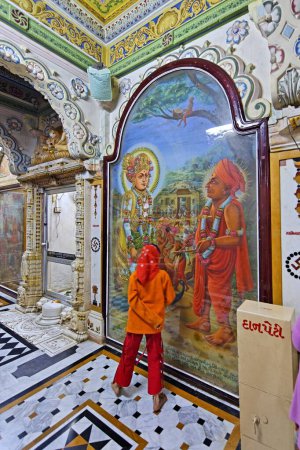 Téléchargez les photos : Intérieur d'Akshar Dery, temple swaminarayen, BAPS, Gondal, district Rajkot, Saurashtra, Gujarat, Inde - en image libre de droit