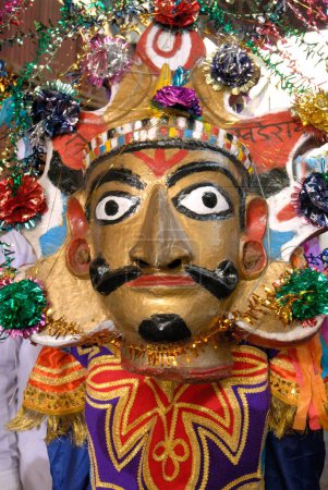 Téléchargez les photos : Personnage démoniaque du Ramayana au festival Navaratri, Dadar, Bombay Mumbai, Maharashtra, Inde - en image libre de droit