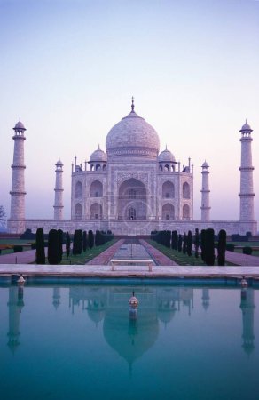 Téléchargez les photos : Taj mahal Septième merveille du monde, Agra, Uttar Pradesh, Inde - en image libre de droit