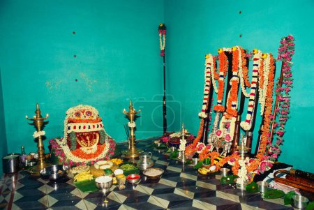 Téléchargez les photos : Pooja chambre à Nattukkottai Chettiars maison, Chettinad, Tamil Nadu, Inde - en image libre de droit