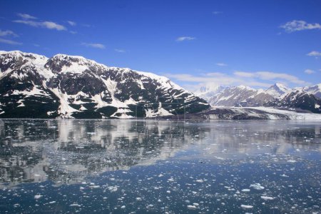 Téléchargez les photos : Glaciers avec glacier Hubbard et montagne Saint Elias ; Le plus long glacier des marées en Alaska ; Parc national de Saint Elias ; Baie du désenchantement ; Alaska ; États-Unis d'Amérique - en image libre de droit