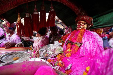 Téléchargez les photos : L'idole du seigneur Kalbhairav lors de la foire Kalbhairav au Kadhinglaj taluka à Kolhapur, Maharashtra, Inde - en image libre de droit