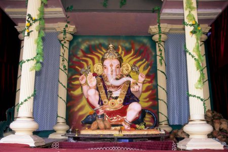 Téléchargez les photos : Ganesh ganpati Festival ; idole éléphant tête dieu ; pune ; Maharashtra ; Inde - en image libre de droit