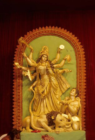 Göttin Durga Pooja puja Prozession Hommage an die Muttergottes während der neun Tage des Navaratri-Festes