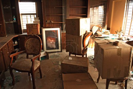 Téléchargez les photos : Portrait de chef spirituel juif au centre communautaire juif de la maison nariman par des terroristes moudjahidines du deccan attentat à Bombay Mumbai, Maharashtra, Inde 17, février 2009 - en image libre de droit