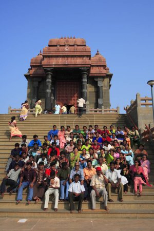 Foto de Turistas en el Monumento a Vivekananda ubicado en Rocky Island, Kanyakumari, Tamil Nadu, India - Imagen libre de derechos