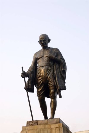 Téléchargez les photos : Statue du Mahatma Gandhi ; Bombay Mumbai ; Maharashtra ; Inde - en image libre de droit