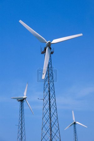 Foto de Molino de viento granja generación de energía - Imagen libre de derechos