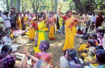 Téléchargez les photos : Holi rangapanchmi Festival, Bengale occidental, Inde - en image libre de droit