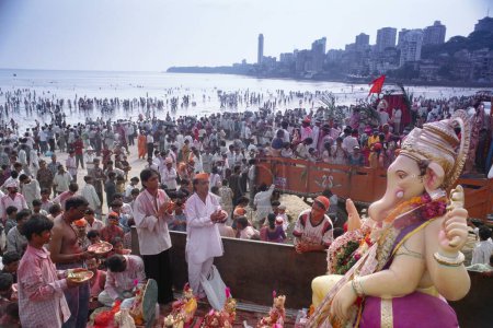 Téléchargez les photos : Ganesh ganpati Festival Elephant head Lord immersion, bomay mumbai, maharashtra, Inde - en image libre de droit