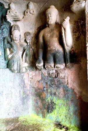 Foto de Estatua de Buda tallada en Pandav Leni; Nashik; Maharashtra; India - Imagen libre de derechos