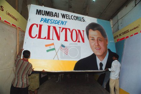 Foto de Gente llevando afiche de Bill Clintons - Imagen libre de derechos