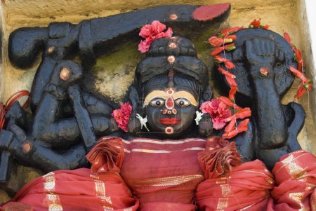 Téléchargez les photos : Sculpture de la déesse Kali à Dhauli ; Orissa ; Inde - en image libre de droit