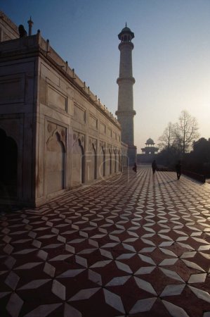 Téléchargez les photos : Minarets of Taj mahal Septième merveille du monde ; Agra ; Uttar Pradesh ; Inde - en image libre de droit