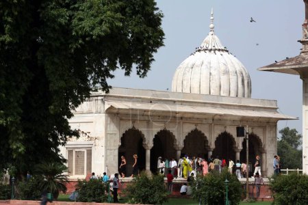Foto de Rang Mahal o el Palacio de color también conocido como Imtiaz Mahal; Patrimonio de la Humanidad por la UNESCO el famoso fuerte de Delhi también conocido como Lal Qila o Fuerte Rojo construido en (1638-1648) utilizado como palacio por el emperador mogol Shah Jahan; Delhi; India - Imagen libre de derechos