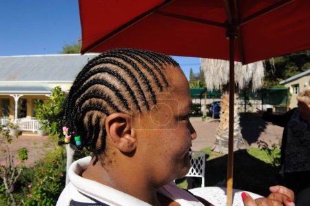 Téléchargez les photos : Homme noir avec coiffure élégante, Afrique du Sud - en image libre de droit