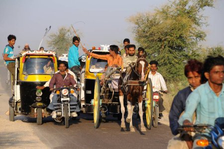 Téléchargez les photos : Course de charrettes, Pushkar, Rajasthan, Inde - en image libre de droit