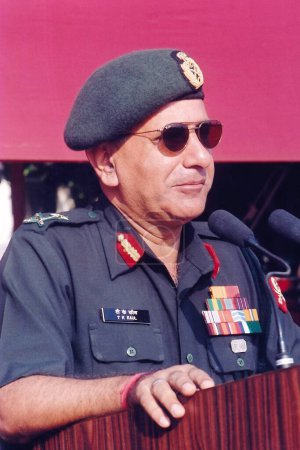 Téléchargez les photos : Général de division indien T K Kaul, Inde, Asie, 2006 - en image libre de droit