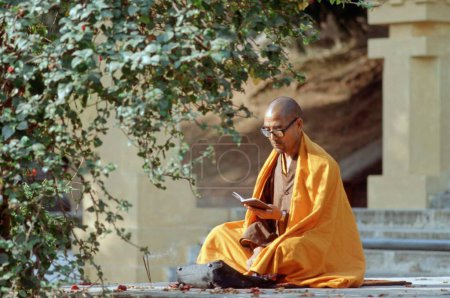 Téléchargez les photos : Moines Bouddhistes, Bodhgaya, Temple Bouddhiste Mahabodhi, Bihar, Inde - en image libre de droit