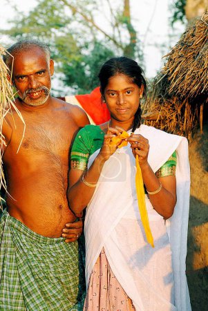 Téléchargez les photos : Père et fille près de Vadalur, Tamil Nadu, Inde - en image libre de droit