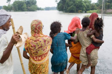 Téléchargez les photos : Vue du camp de secours ; inondation de la rivière Kosi en 2008 ; district de Purniya ; Bihar ; Inde - en image libre de droit