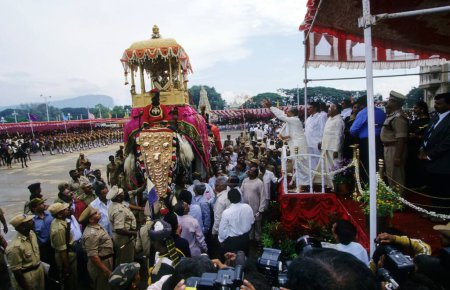 Téléchargez les photos : Festivals de Dashera, Mysore, Karnataka, Inde - en image libre de droit