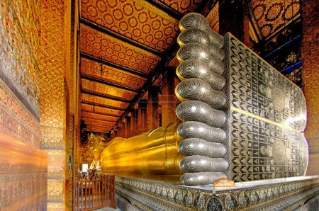 Téléchargez les photos : Wat Phra Chetuphon monastère King Rama one Chakri dynastie 16ème siècle plus grand temple en Thaïlande ; Bouddha incliné ; Thaïlande ; Asie du Sud-Est - en image libre de droit