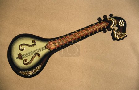 Téléchargez les photos : Peinture miniature sur papier, instrument de musique classique indien Sitar - en image libre de droit