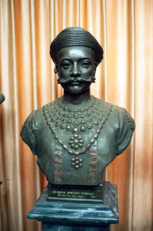 Statue von Manajirao gaekwad im Vadodara Museum Gujarat Indien Asien