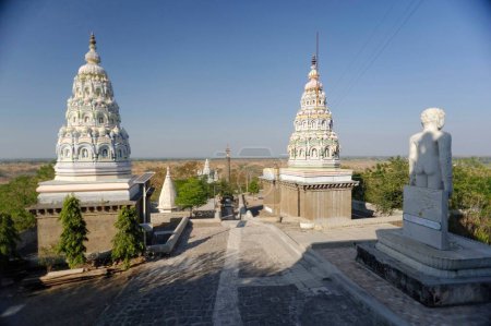 Téléchargez les photos : Kunthalgiri Jain Temple District Osmanabad Maharashtra Inde - en image libre de droit