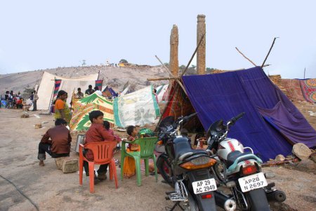 Foto de Turistas para la celebración del mahashivaratri en Keesaragutta, Hyderabad, Andhra Pradesh, India - Imagen libre de derechos