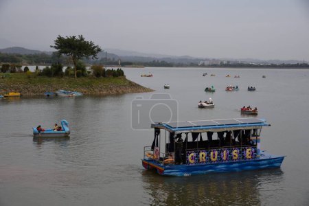 Foto de Shikara barcos en el lago sukhna, Chandigarh, haryana, India, Asia - Imagen libre de derechos