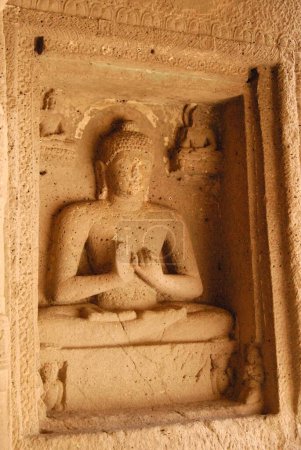 Téléchargez les photos : Statue de Bouddha dans la grotte 2 ; Ajanta ; Aurangabad ; Maharashtra ; Inde - en image libre de droit