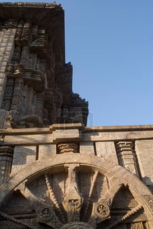 Foto de Templo del sol del siglo XIII concebido como carro de dios védico del sol Monumento al patrimonio mundial; Konarak; Orissa; India - Imagen libre de derechos