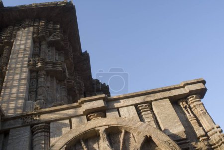 Téléchargez les photos : Temple solaire du XIIIe siècle conçu comme char du dieu Soleil védique Monument du patrimoine mondial ; Konarak ; Orissa ; Inde - en image libre de droit